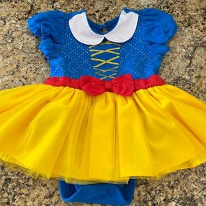 Snow White onesie size 12-18 month